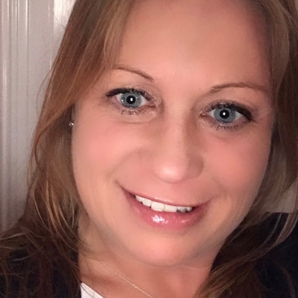 Meet your Posher, Lisa - Picture 2 of 2